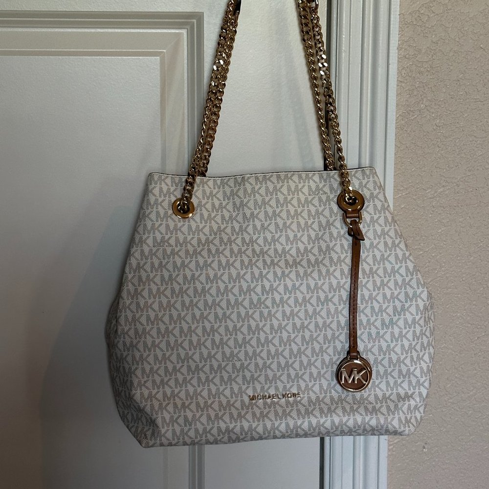 Michael Kors Jet Set Logo Shoulder Bag (Authentic with no dust bag)